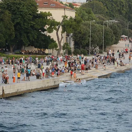 アパート Antisin